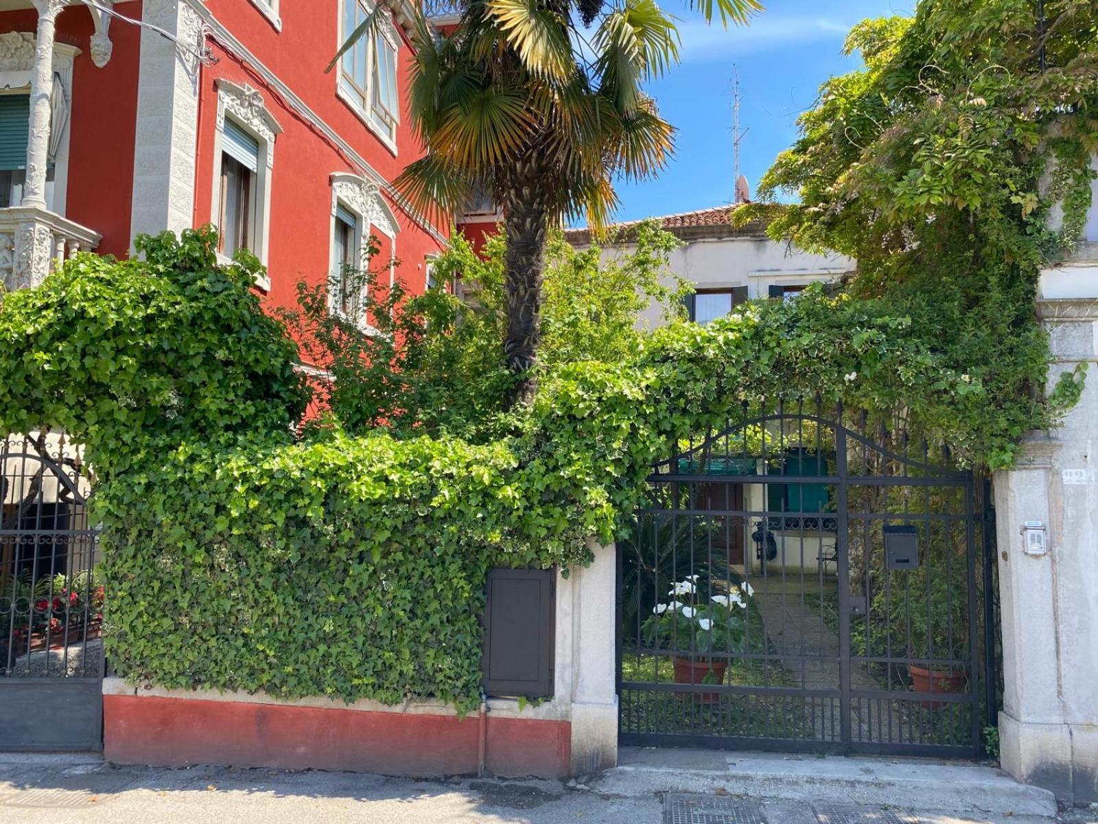 Rose House With Private Garden Daire Venedik-Lido Dış mekan fotoğraf